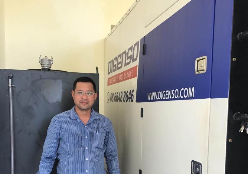 Digenso power generator team gives instructions for installation of generator to customer